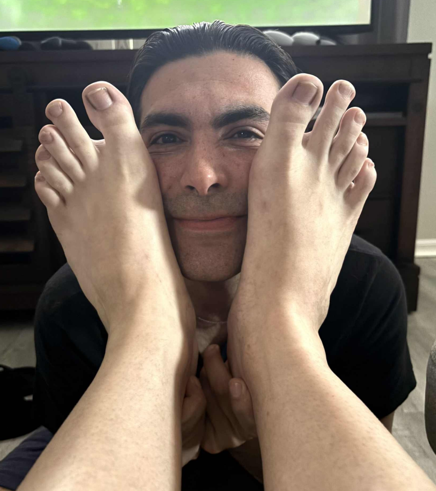 I love men’s feet! Yum, Yum, Yum