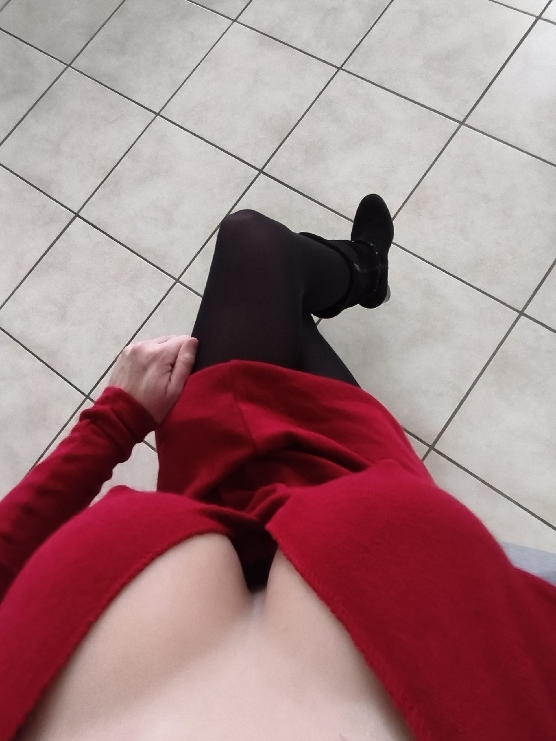 Control vibrating cage