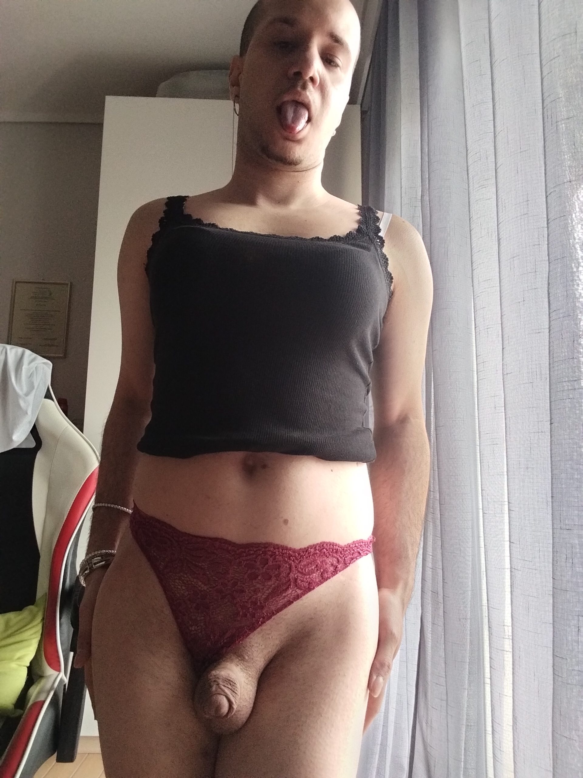 29yo pussyfree loser