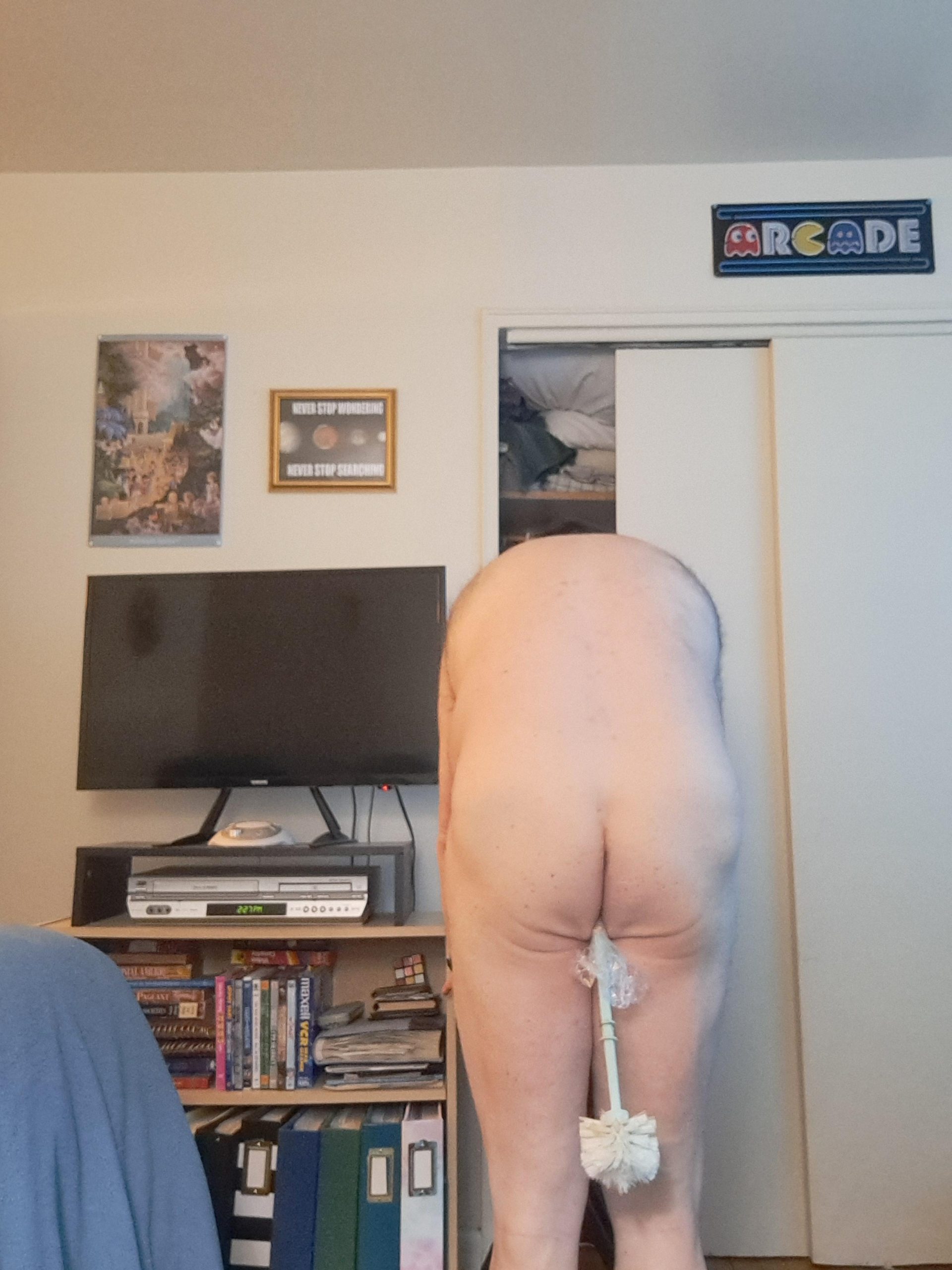 Human toilet bowl cleaner