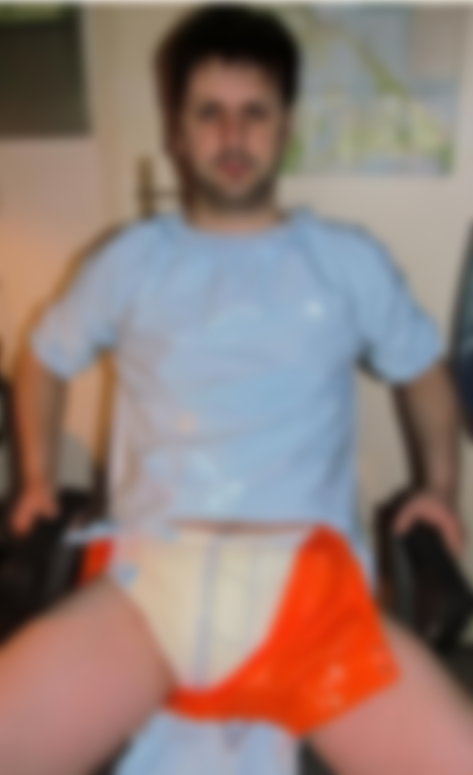 Looser in Windeln und Gummihöschen ~