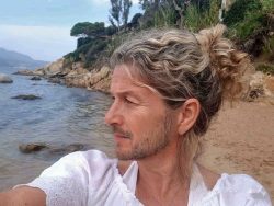 Sara is more a man or a woman?