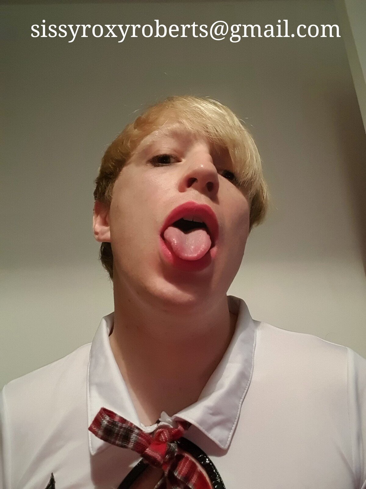 Sissy Roxy Roberts – add me and lets chat x