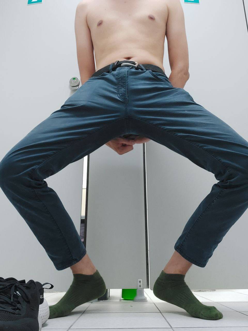 expose at public toilet