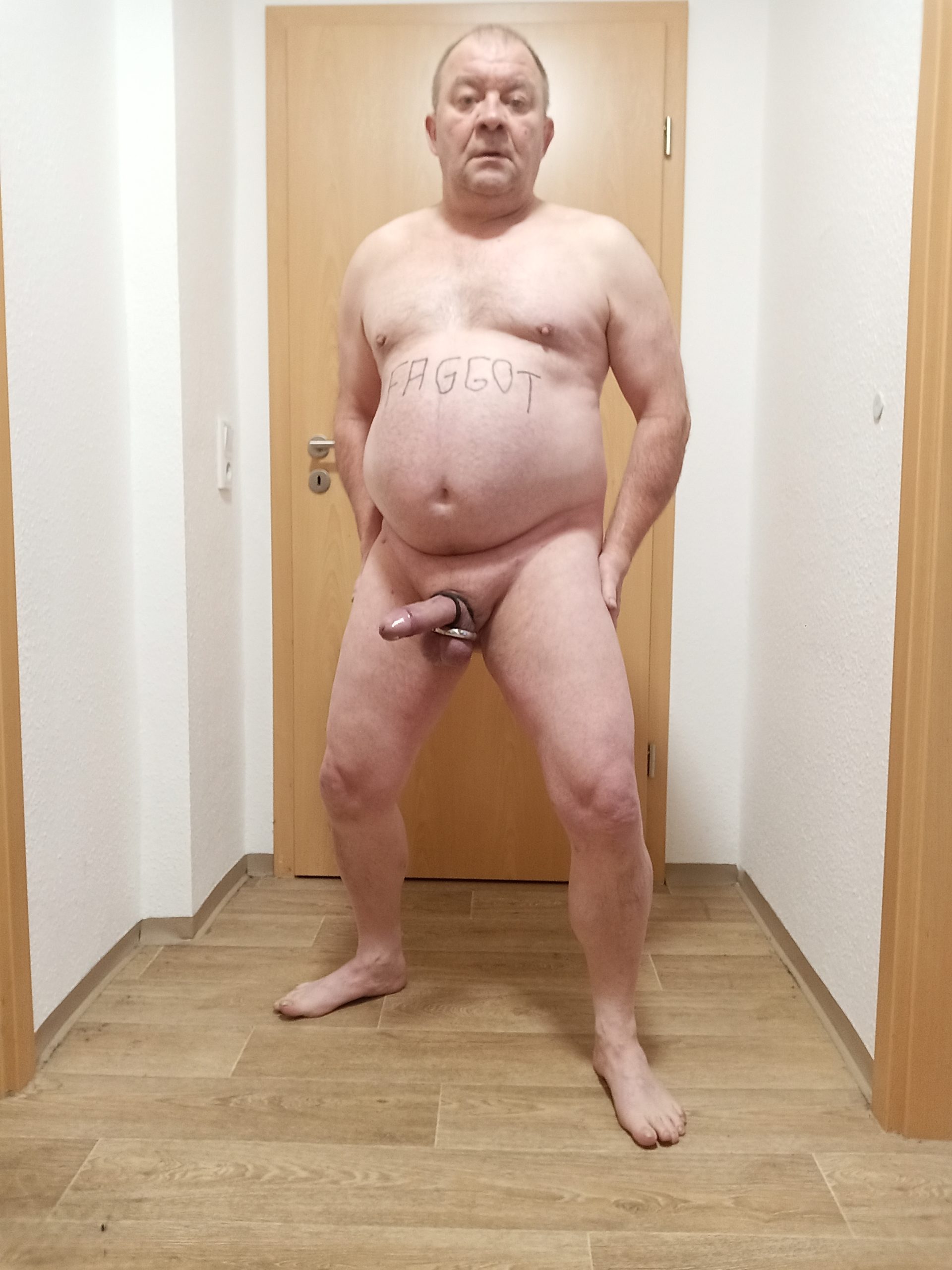 ~ Alte Schwuchtel zeigt sich Euch