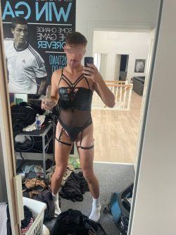 Dm to ruin me. Sc:pixel8200