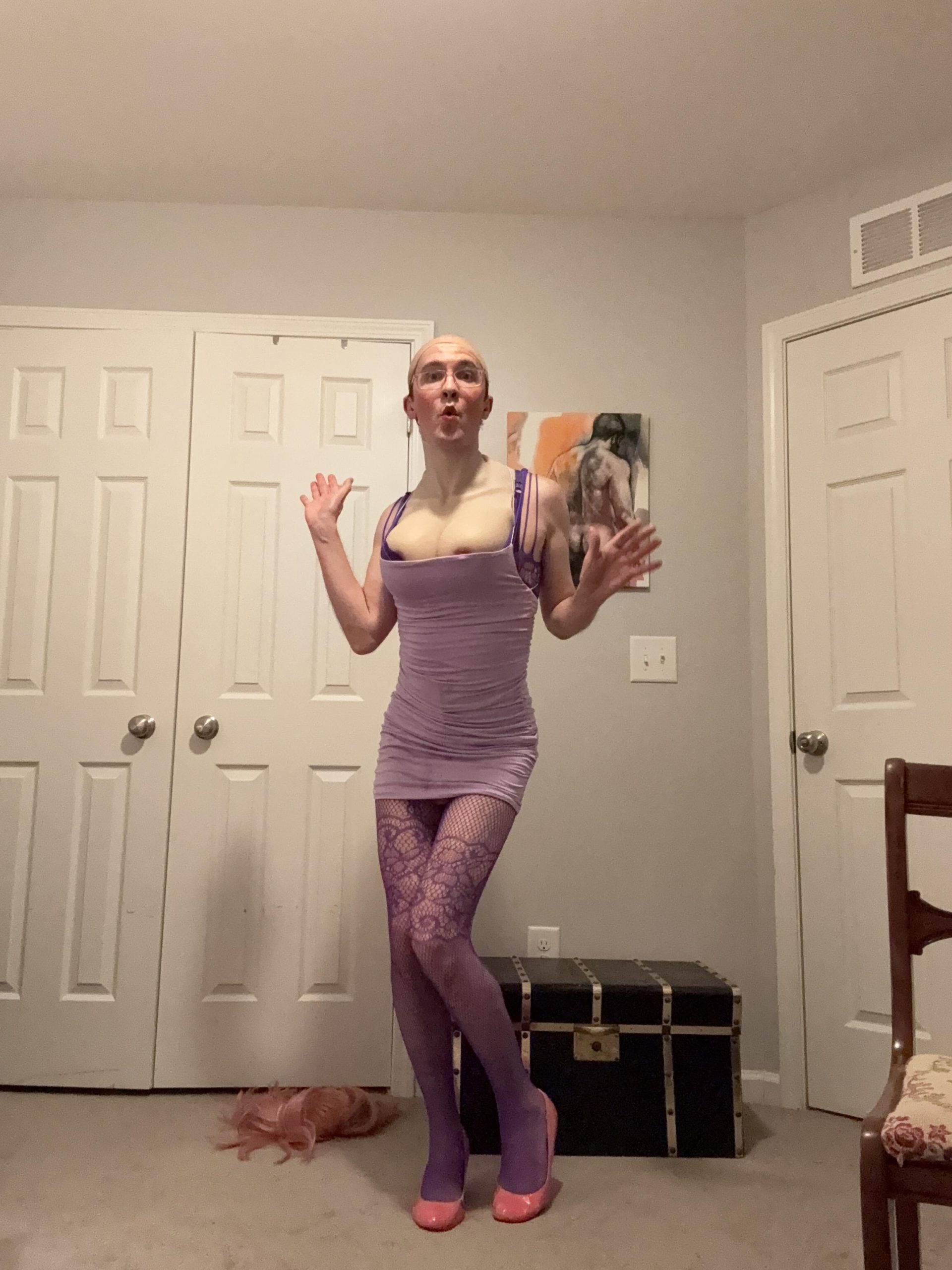 Sissy Victoria Caught Wigless!