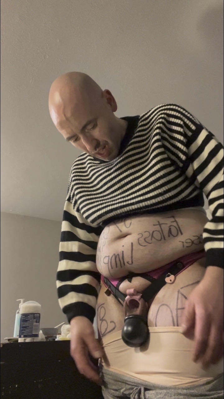 Bobby Simpson  – Betaloserbobbi inverted chastity