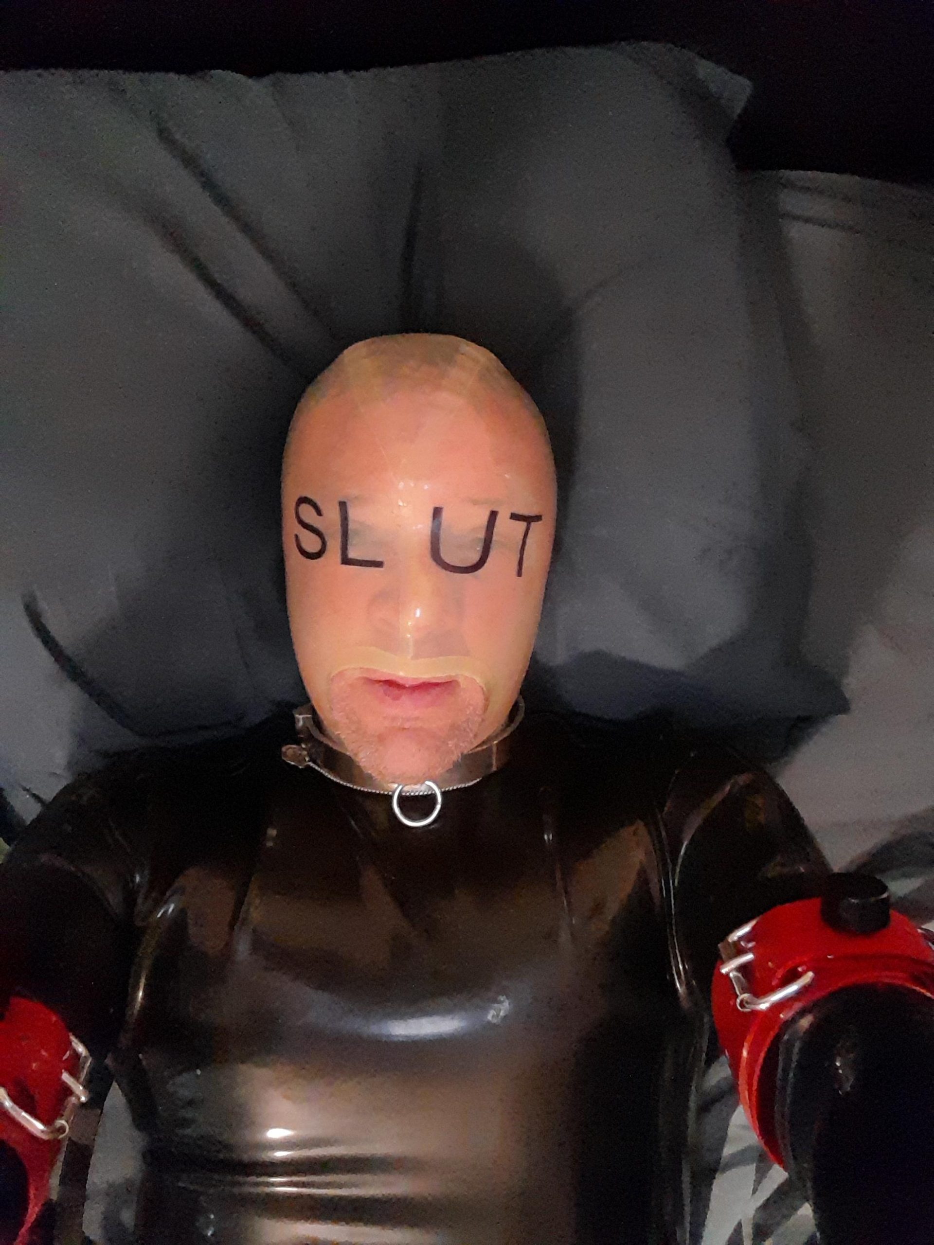 Roulf Beck – Latex maid exposed