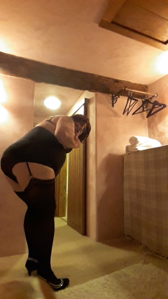 Sissy Vanessa daleman  – Getting ready to work street corners