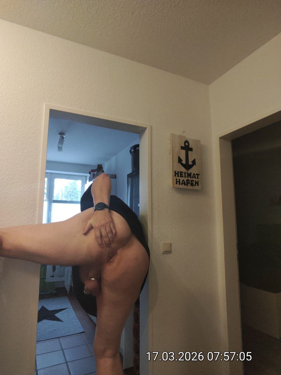 Kai Kramer – Kai´s shaved ass checkup