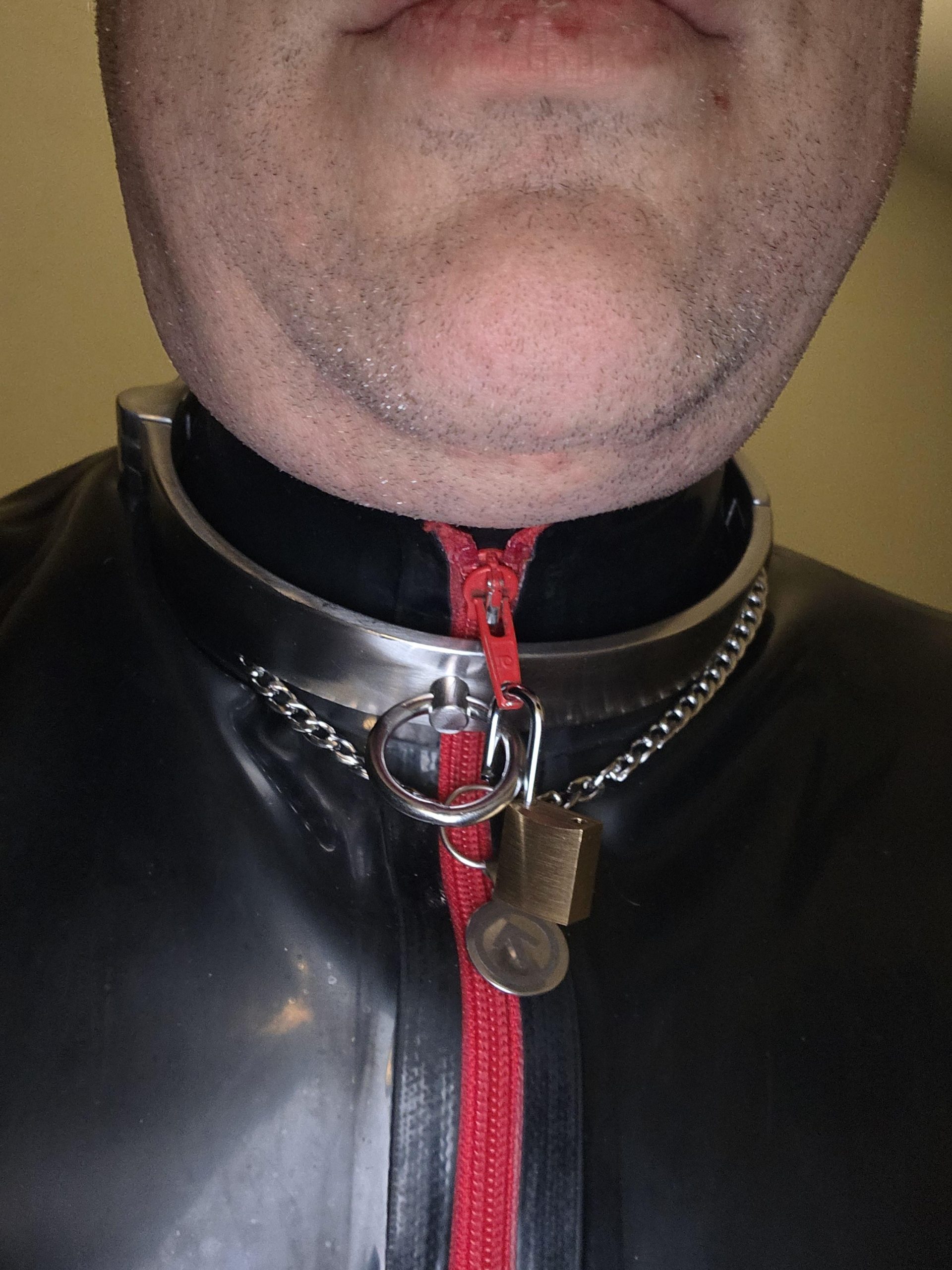 Roulf Beck – Latex submissive