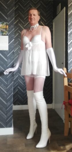 Sissy f*ggot Paul McGowan Exposed