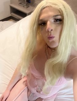 ~ Sissy dag needs his fiance to see him