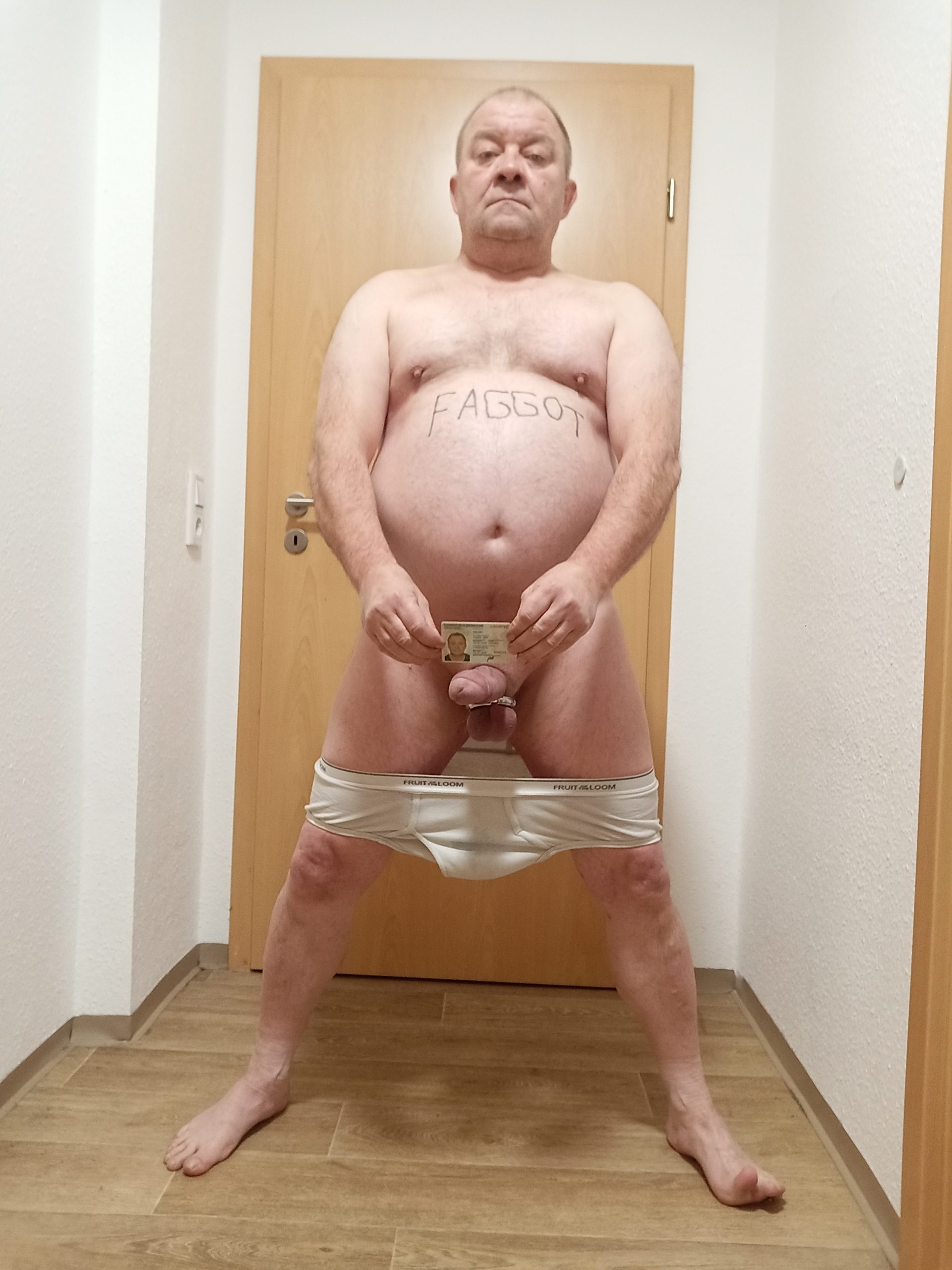 ~ Alte Schwuchtel präsentiert sich