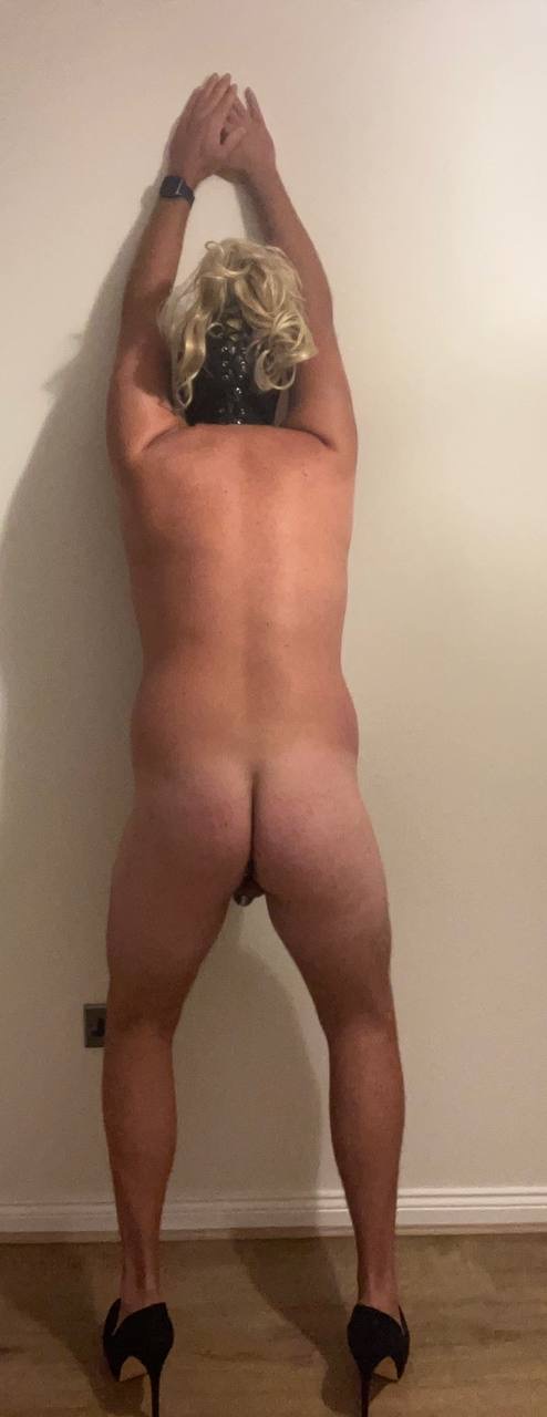 Am a lil scared dumb pathetic wh*re help me out of the closet