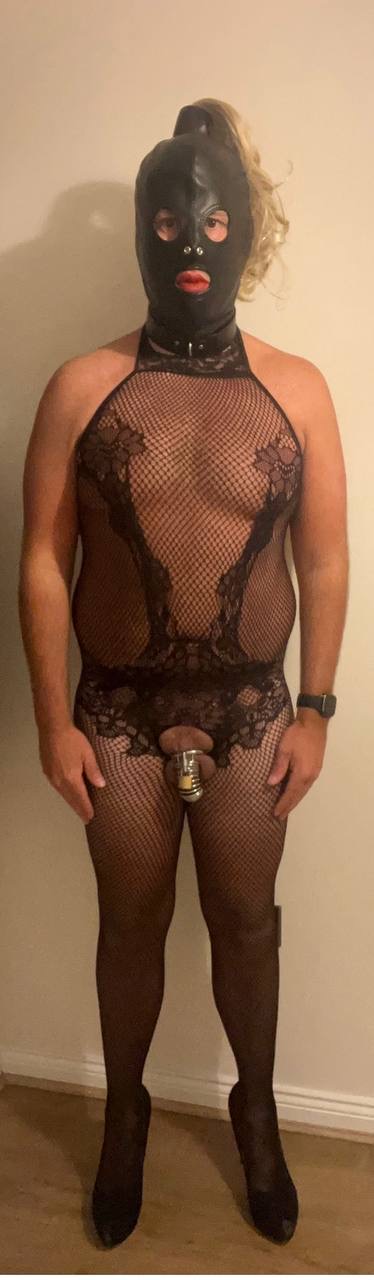 Am a lil scared dumb pathetic wh*re help me out of the closet