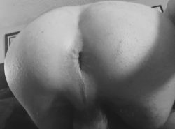 Looking for a BBC monster cock to stretch my ASSPUSSY