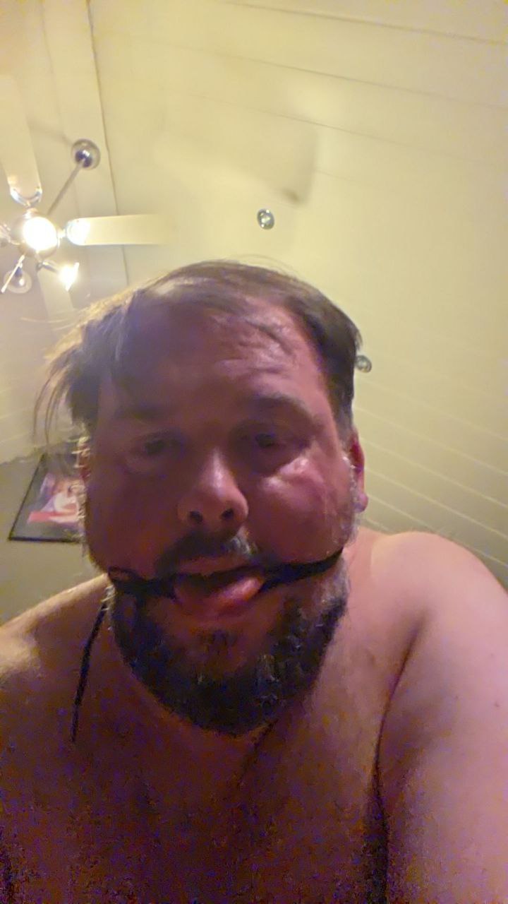 Slave Dominik to show himself