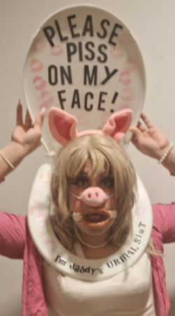oink oink! i’m a sissypig urinal 4 alpha piss!