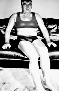 ~ Sissy in  nylons pantyhose and rubber bra exposed