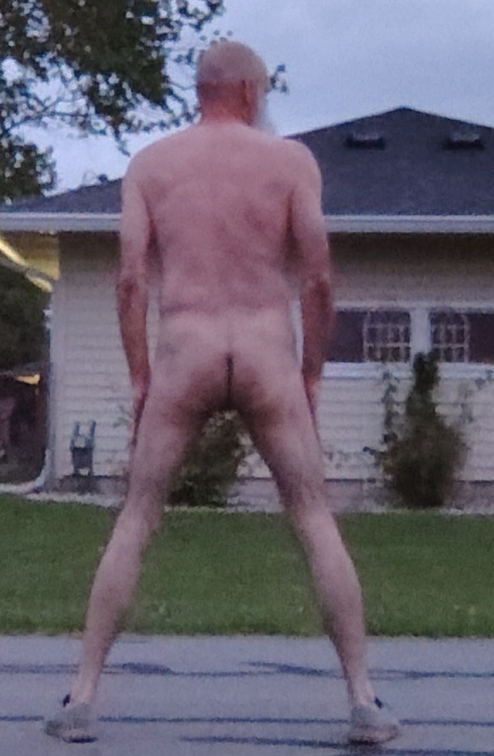 ~ Exposed Mature exhibitionist