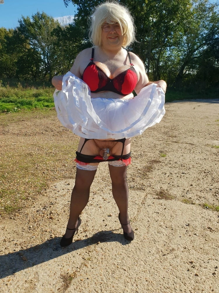 Sissy Vanessa daleman  – Public humiliation