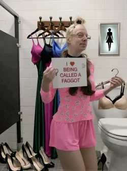 cocksucker sissy f*ggot TVCarole wants exposure