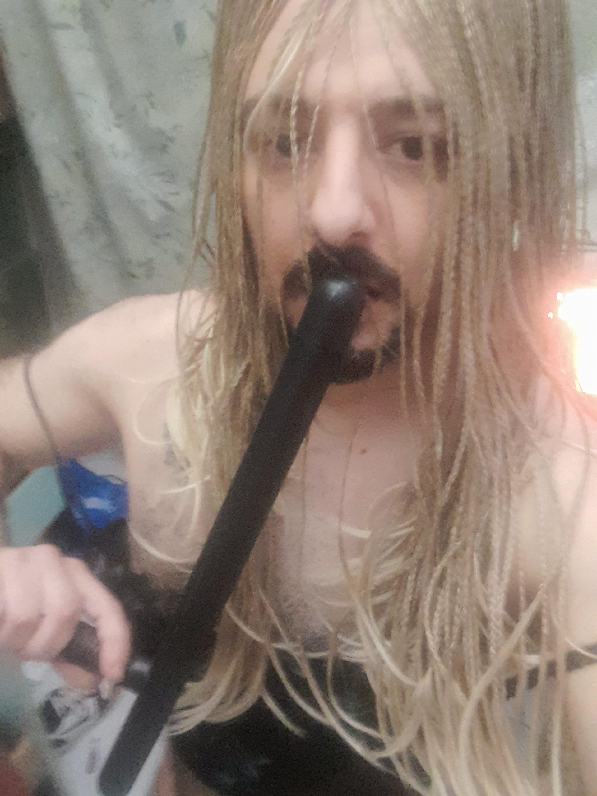 Sissy Andy risky exposure