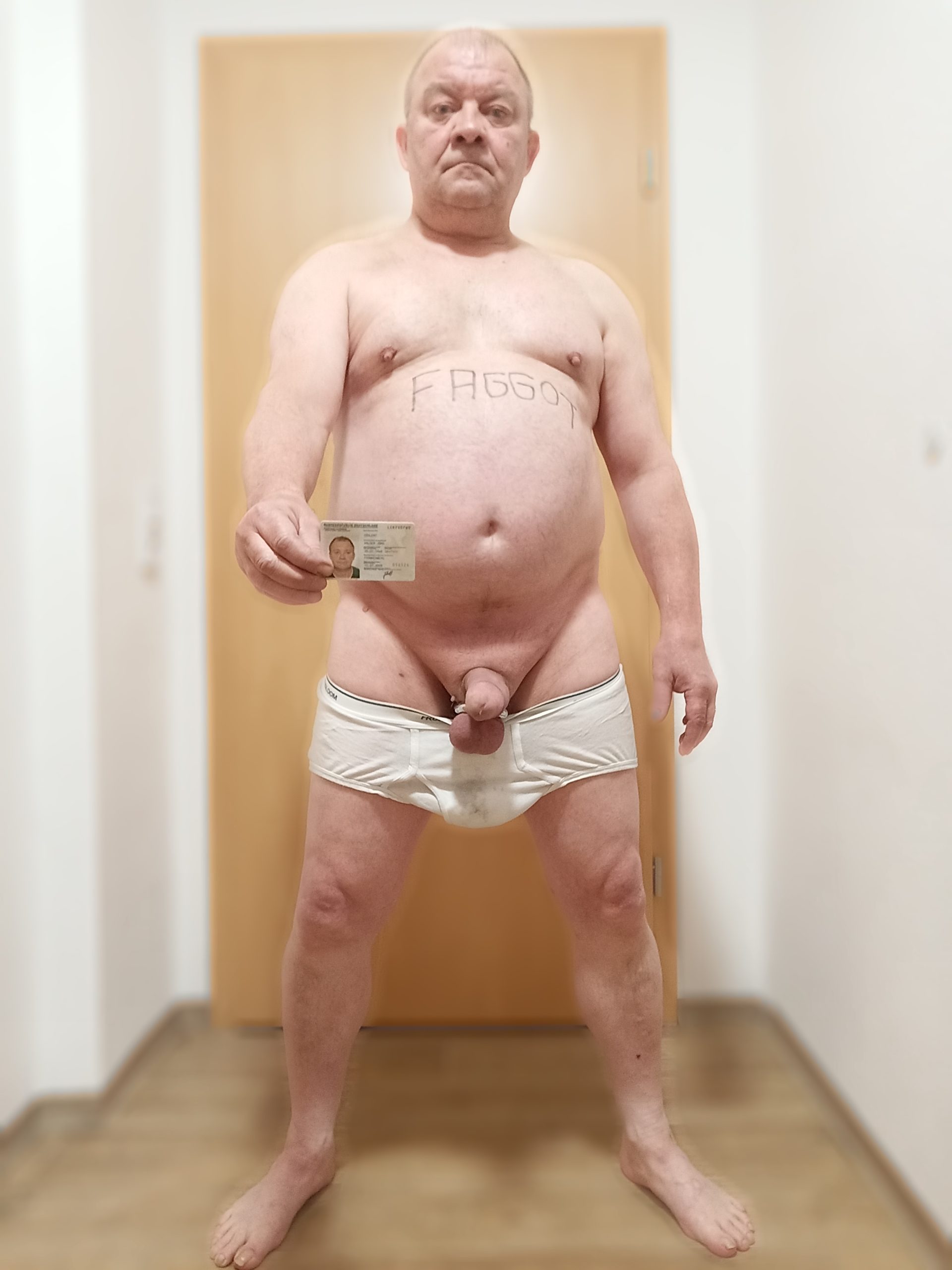 ~ Benutzt und zeigt mich Schwuchtel überall