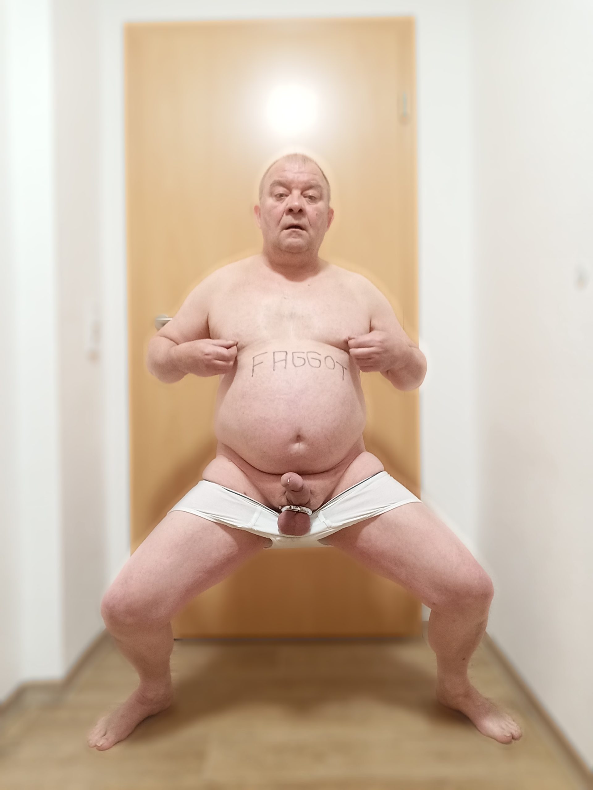 ~ Benutzt und zeigt mich Schwuchtel überall