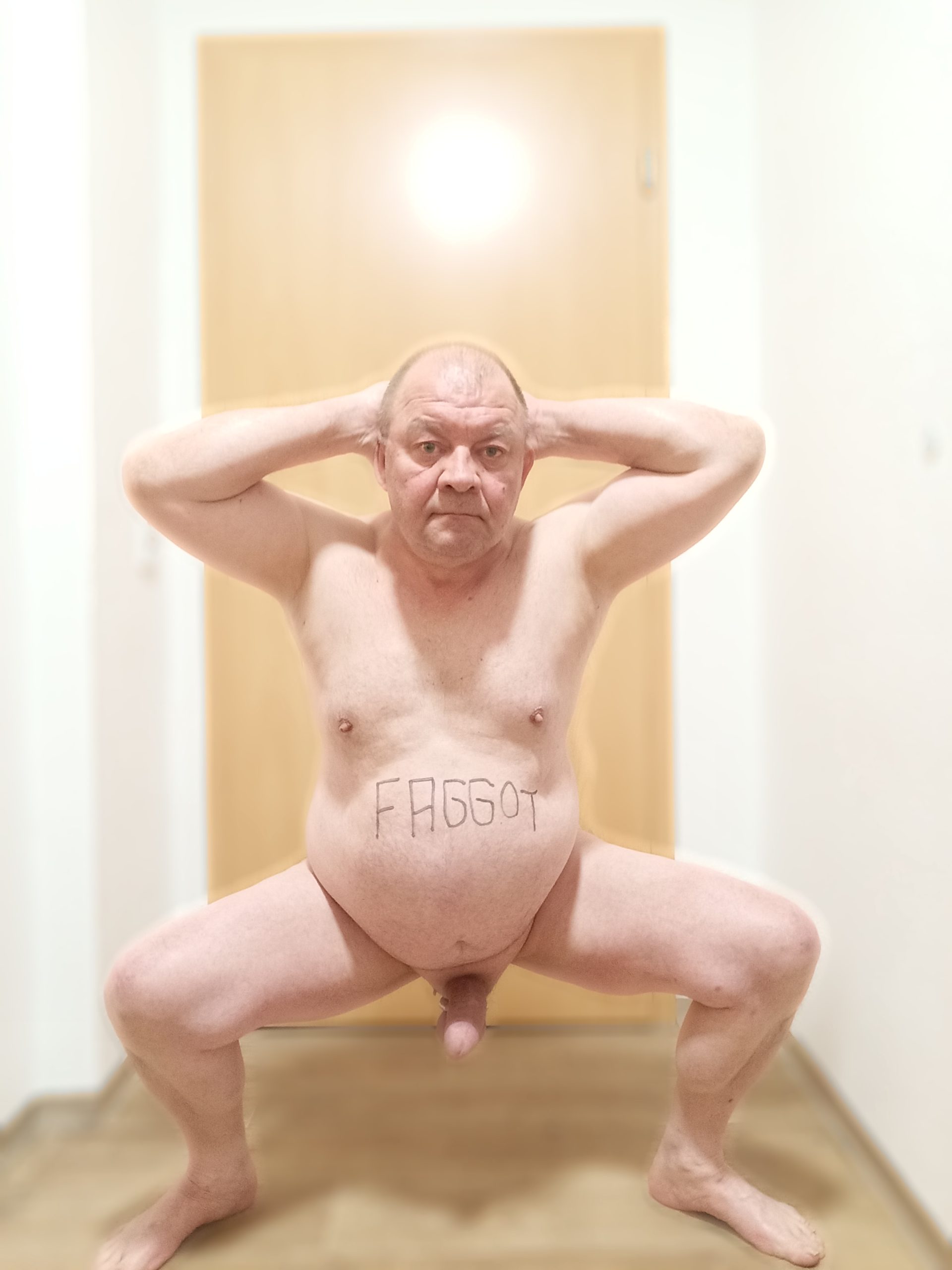 ~ Benutzt und zeigt mich Schwuchtel überall