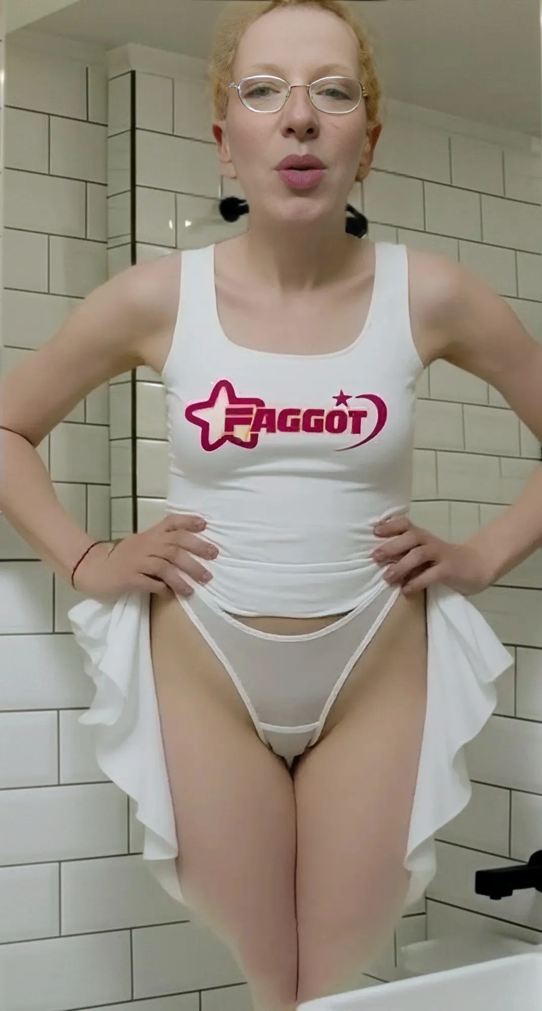 cocksucker sissy f*ggot TVCarole wants exposure