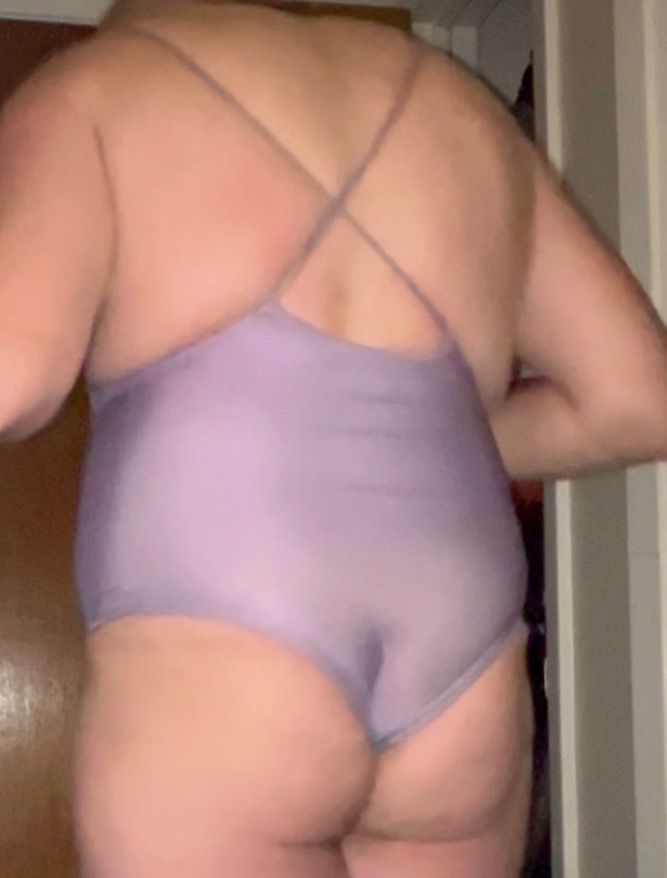 Betaloserbobbi  – Tightest fitting onesie ever