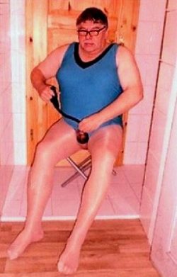 ~ Sissy in nylons pantyhose play with a pump exposed