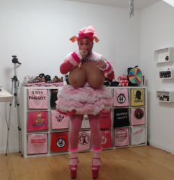 Sissy Miss Piggy