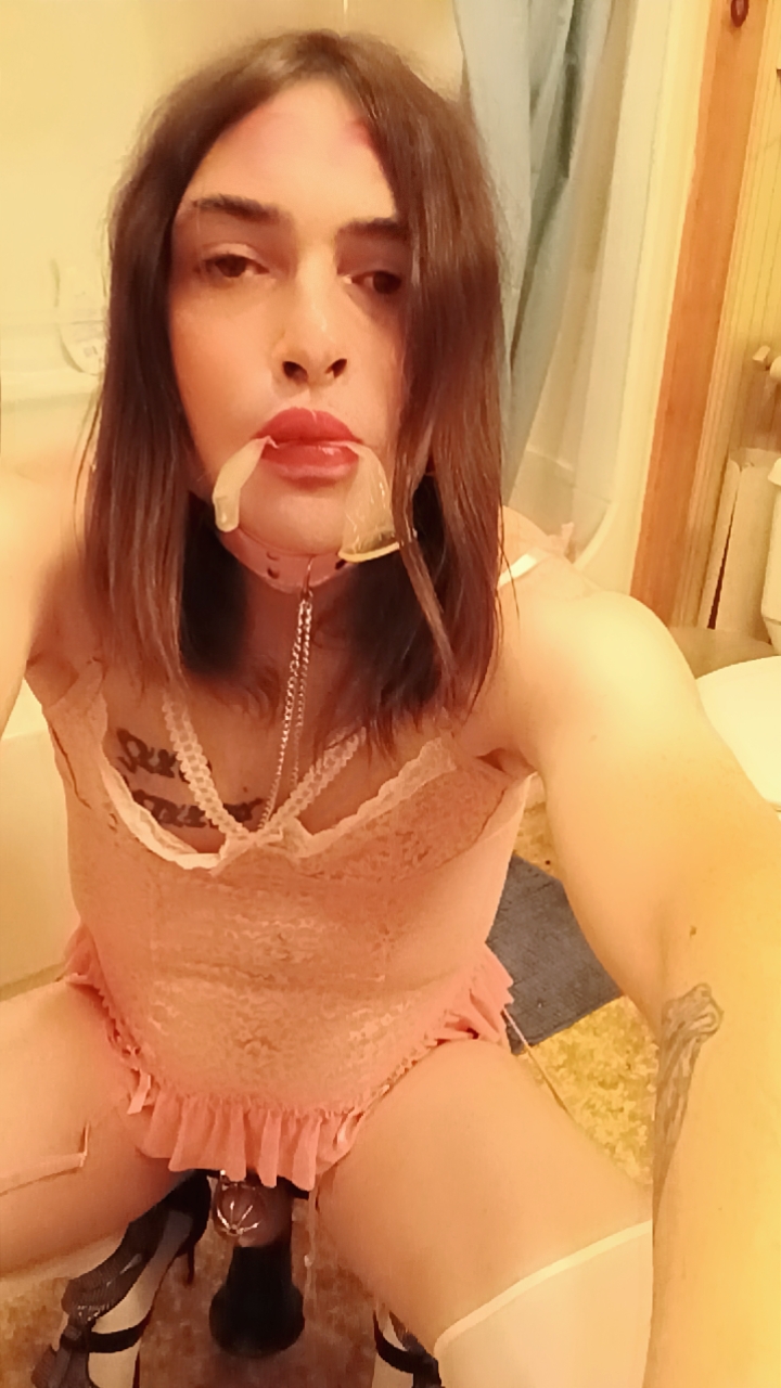 Jenny kisses  – Sissy sl*t