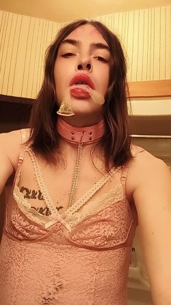 Jenny kisses  – Sissy sl*t