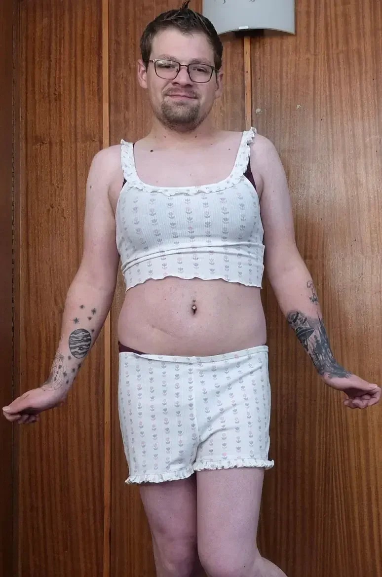 Sissy Veane wants to be a famous websl*t