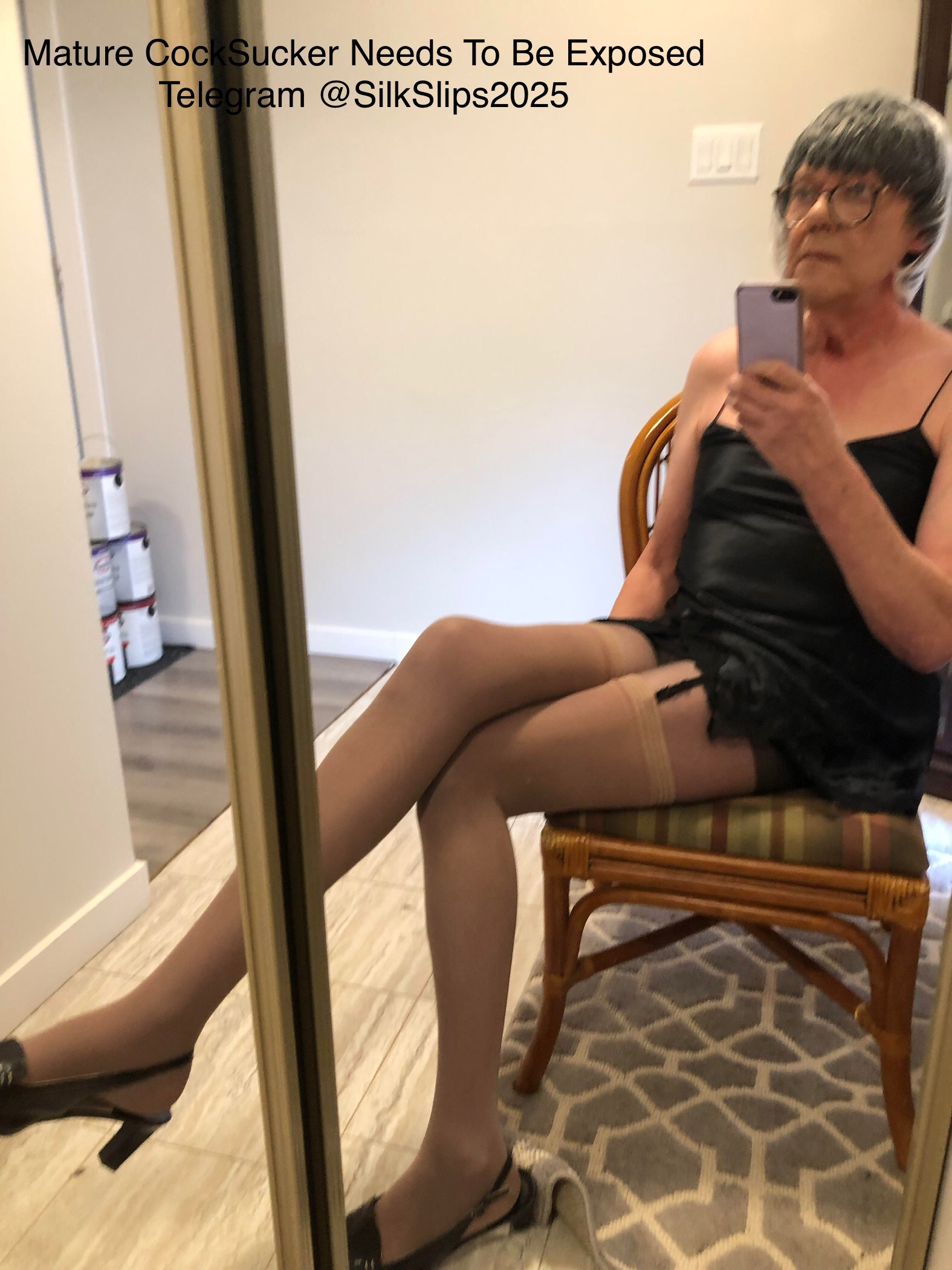 Married CockSucker Rae Jones Is Exposing Himself