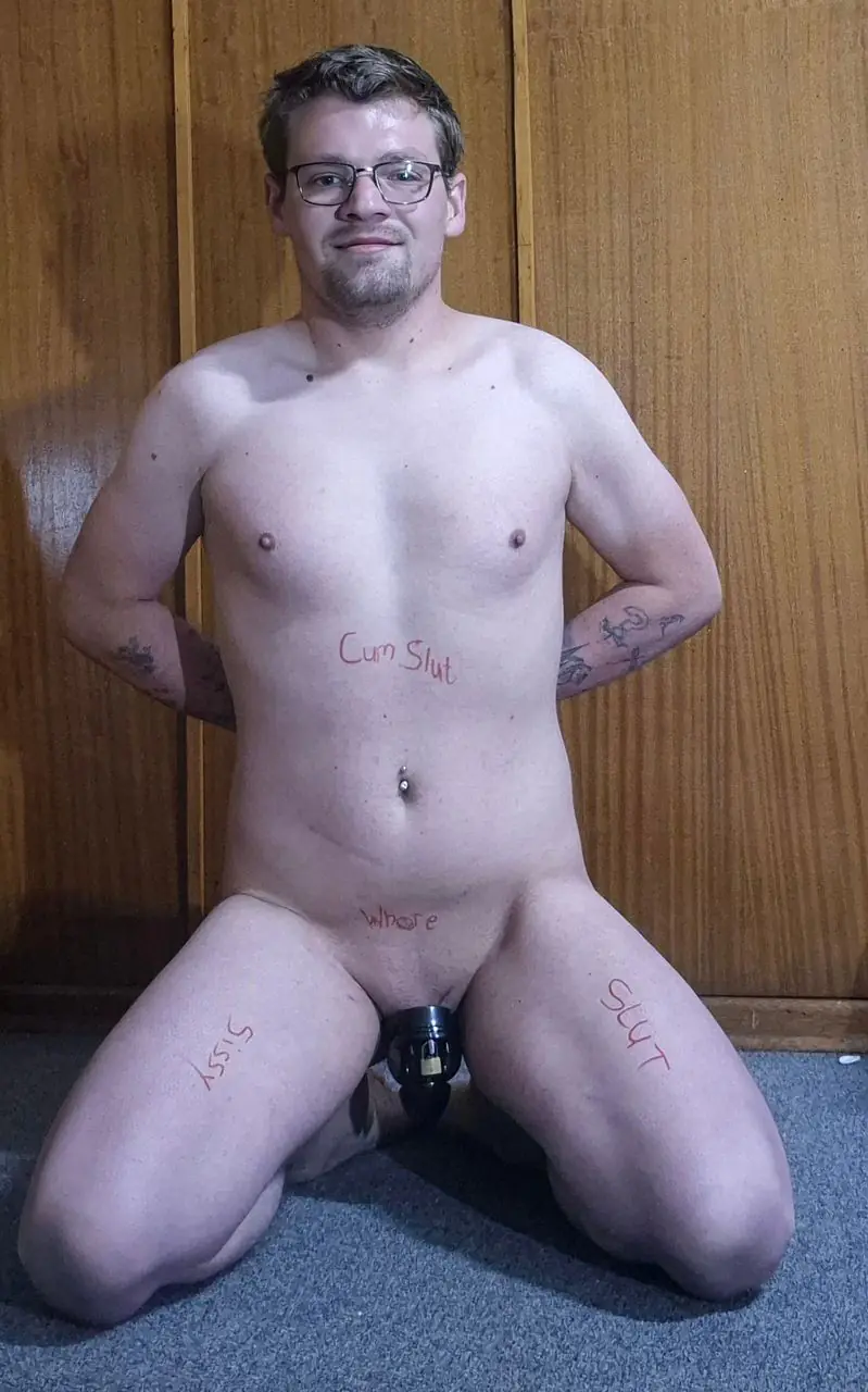 Closeted sissy must turn into a famous websl*t