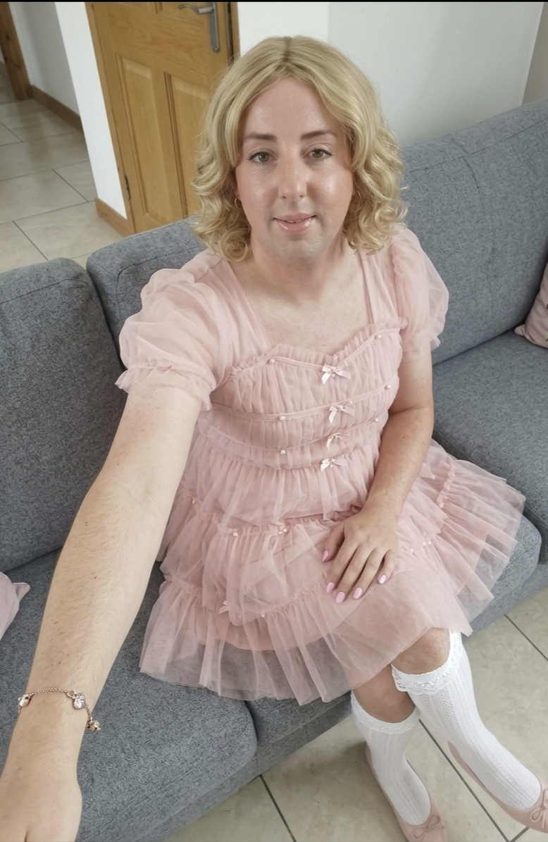 Sissy Française Exposée – Rose, Soubrette & Lingerie 😈 Détruisez-moi