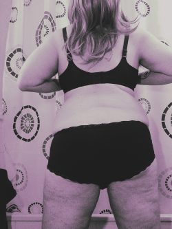 Raphaela shows her ass
