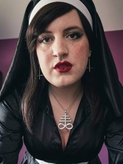 Soeur Vespera  – Satanist Nun