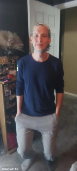 Im Hailee a hot cute girl, who wanna fuck me ?