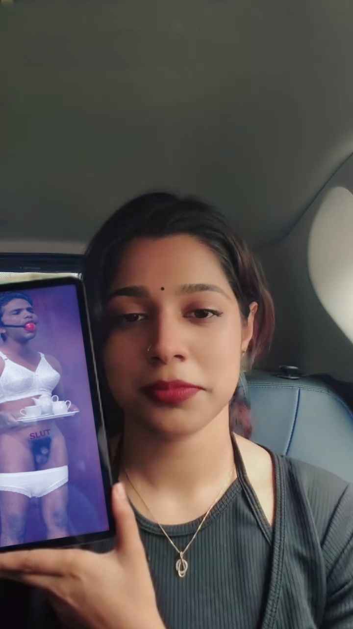 Exposing Bitch’s little sl*t clitt.
