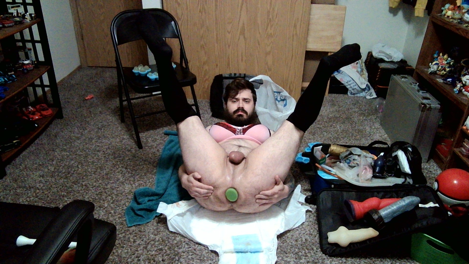 SissyShanaBaby – Stupid sissy still can’t hold it.