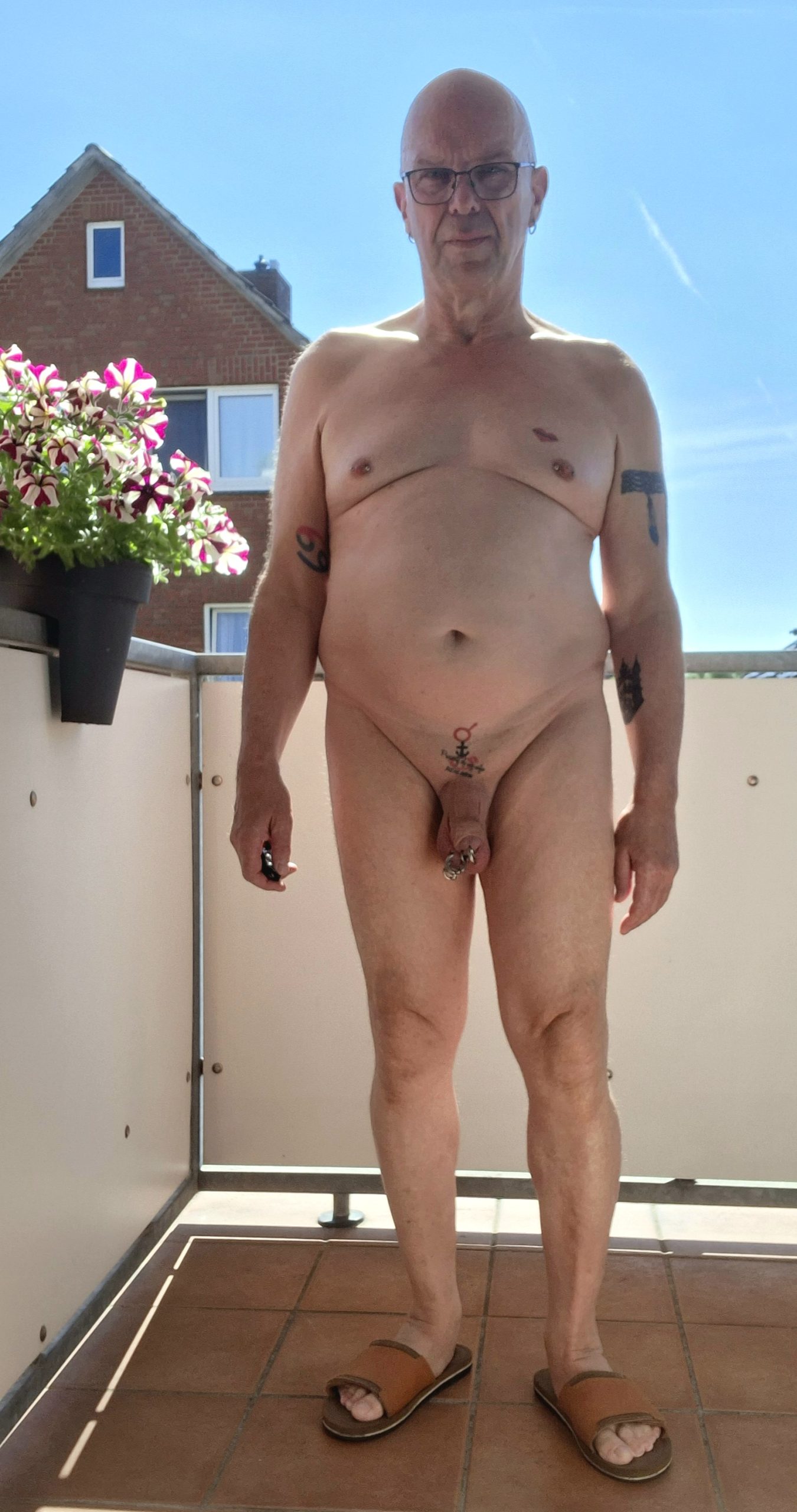 Claus Hübner  – Nude on the balcony