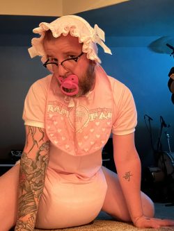 Pussy-free diapered loser