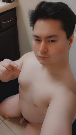 Brandon aka bvl_sph fully nude and exposed with his tiny dick poking out!
